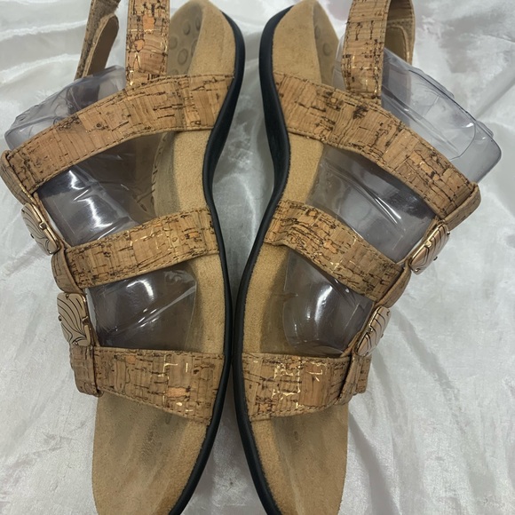 Vionic Amber Cork Sandals - Picture 5 of 8